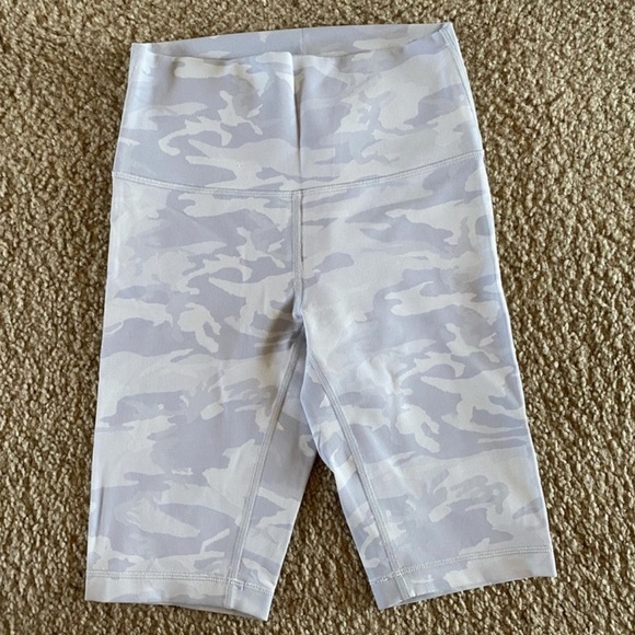 Lululemon Wunder Under Shorts 10’ Ribbed Incognito Camo Jacquard Alpine Star - Picture 2 of 5